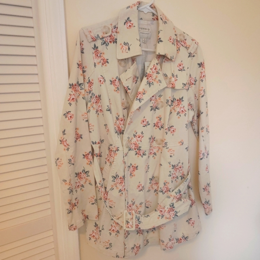 Torrid size zero jacket with belt